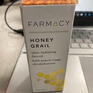 Brand New in Box Honey Farmacy Ultra Hydrating Face Oil Full Size 1oz 🍯